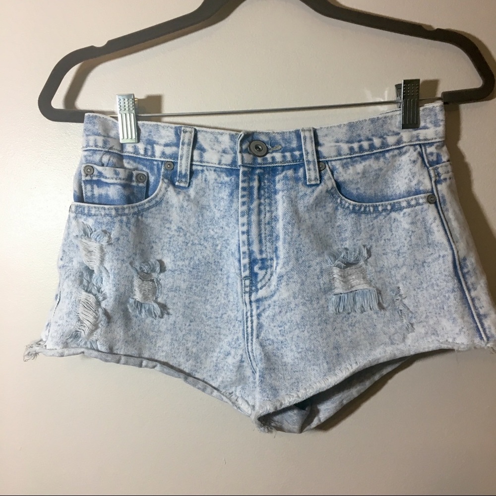 🌸Forever 21 hi-rise distressed light denim shorts